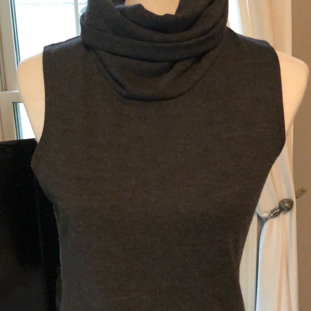 Super Cute Turtle Neck Grey Sleeveless Dress - Picture 3 of 7